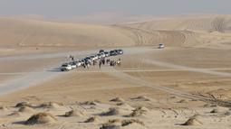 Gurun ini terletak di wilayah pesisir tenggara Qatar yang lautnya berbatasan langsung dengan Uni Emirat Arab. (Bola.com/Ade Yusuf Satria)