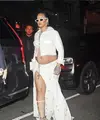 Mengenakan button down shirt dan high slit dress, aksen aksesori panjang jadi pusat perhatian gaya Rihanna di ajang after party. [Foto: Instagram/ Whowhatwear]