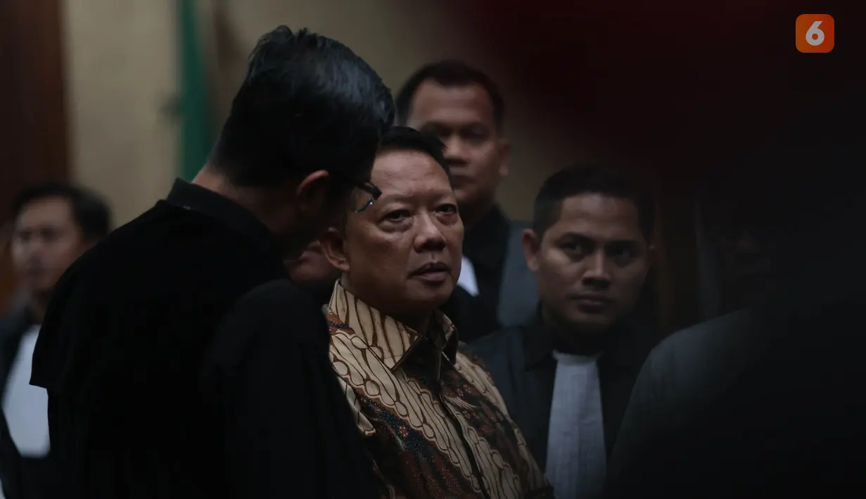 Mantan Jampidsus Kejaksaan Agung Febrie Adriansyah menjalani sidang perdana kasus dugaan korupsi dan TPPU di Pengadilan Tipikor Jakarta Pusat, Rabu (7/10/2026). Jaksa mengungkap dugaan penerimaan uang mencapai Rp346,7 miliar dan USD440.990.(KLY/Budy Santoso)