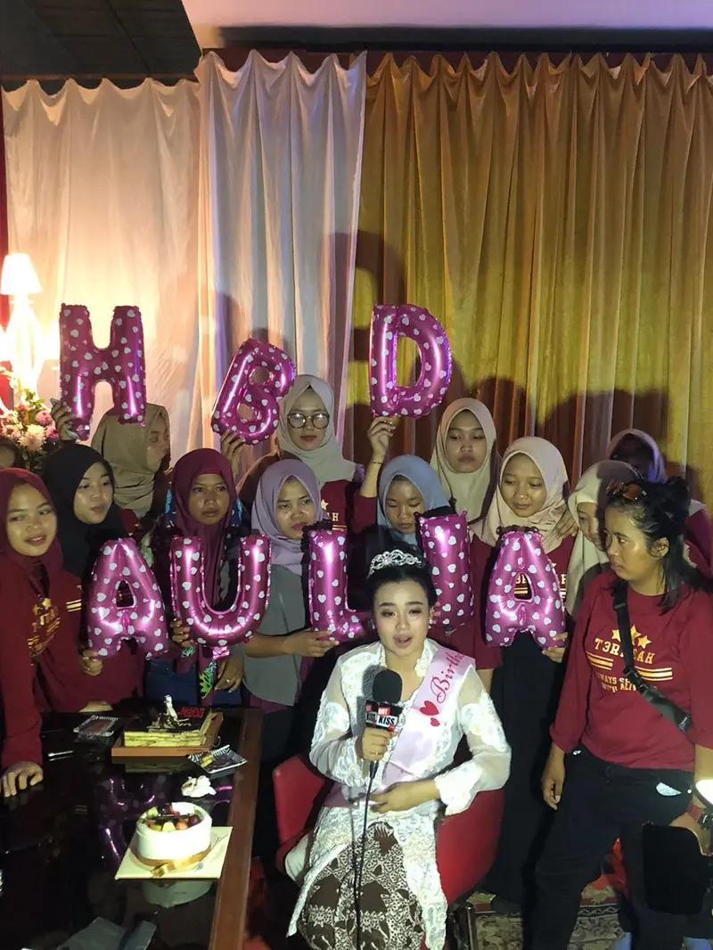 Momen Haru Perayaan Ulang Tahun Aulia D'Academy 4 yang Ke 22