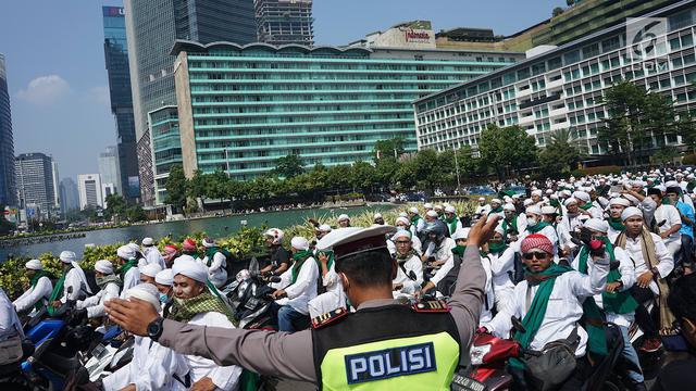 Rombongan FPI Konvoi di Bundaran HI