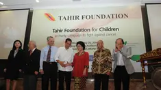 Jokowi menghadiri acara peresmian Tahir Fondation for Children di Auditorium Mayapada Hospital, Jakarta (Liputan6.com/Herman Zakharia)