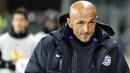 Ekspresi pelatih Zenit St. Petersburg asal Italia, Luciano Spalletti di lagaleg pertama babak 32 besar UEFA Europa League di Bern, Swiss, 17 Februari 2011. AFP PHOTO / Sebastian Derungs 