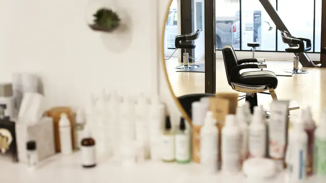 Contoh ilustrasi produk perawatan kulit kepala dan rambut