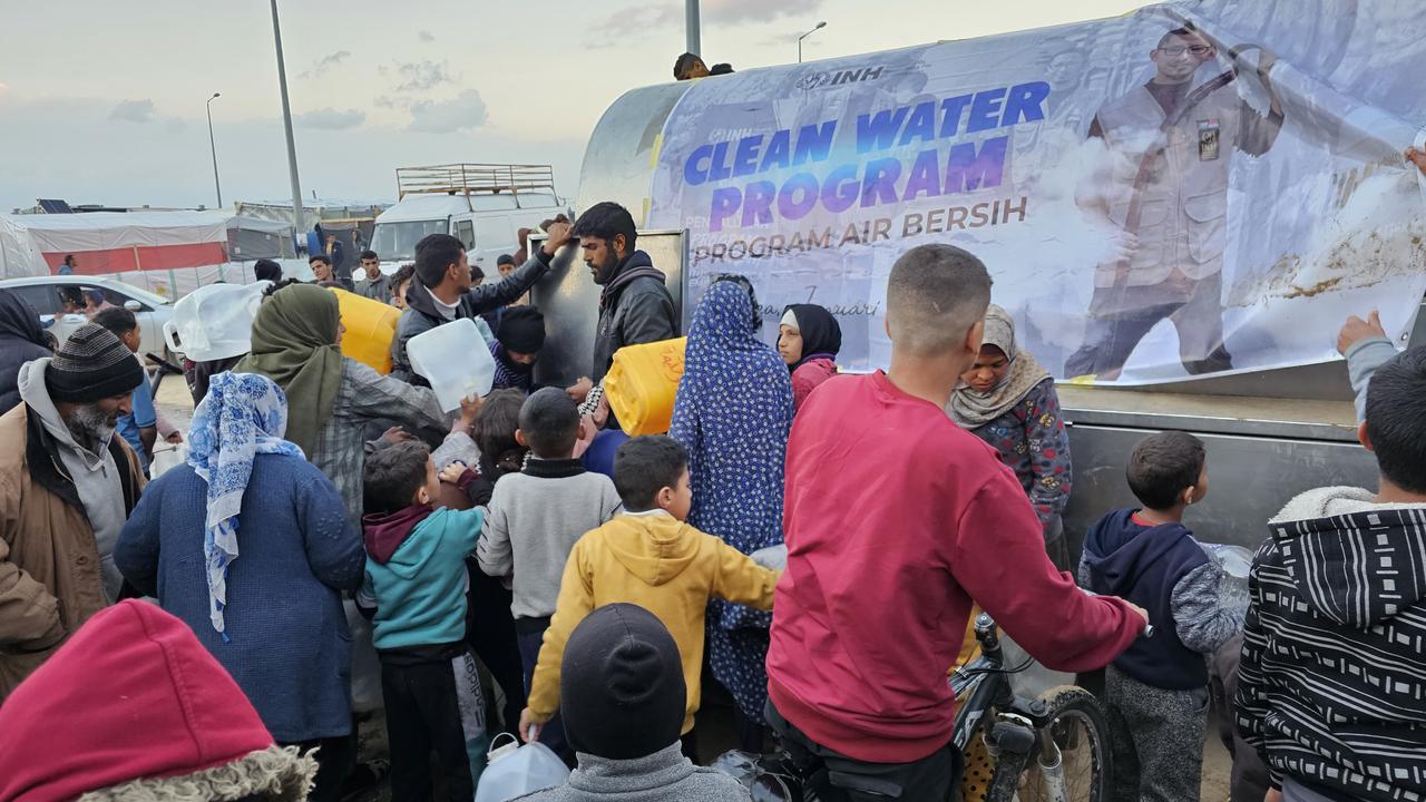 INH Distribusikan Bantuan Kemanusiaan Air Bersih di Kamp Pengungsi Gaza Palestina