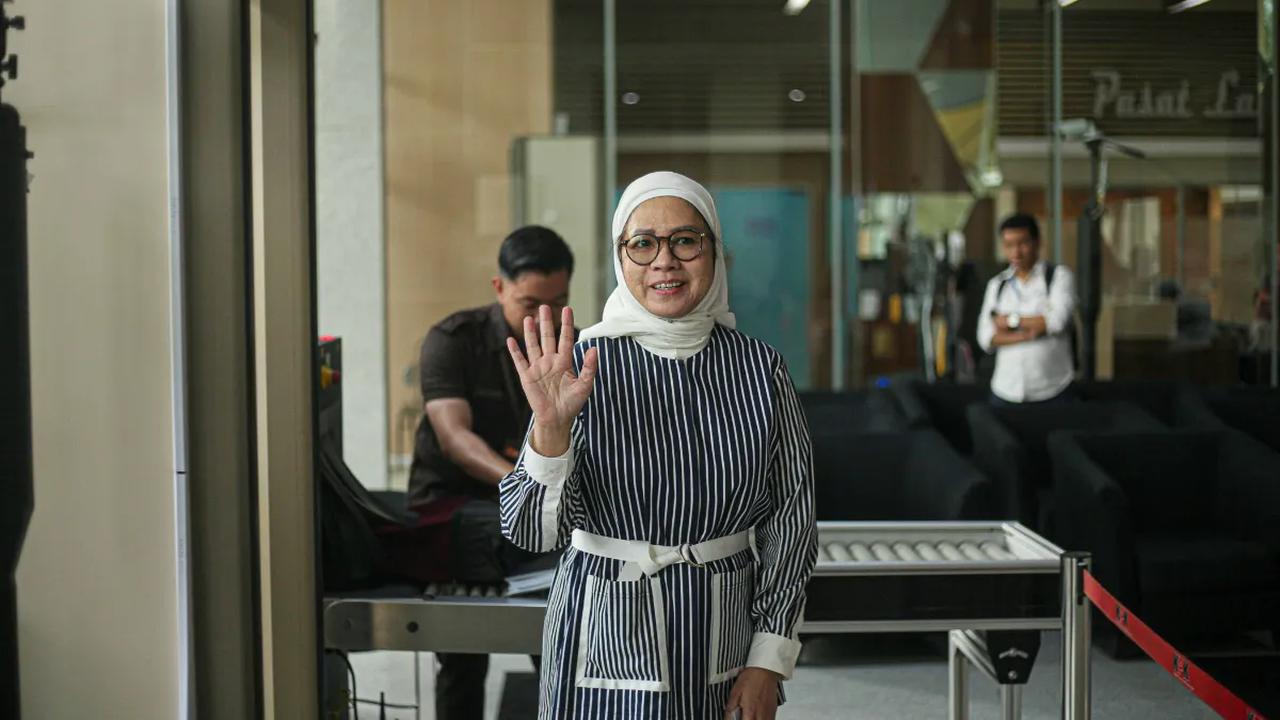 Karen menyatakan Dahlan Iskan mengetahui proyek itu dan merupakan penanggung jawabnya. <br>