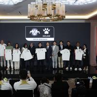 John Herdman Sumringah dengan Apparel Baru Timnas Indonesia: Membawa Semangat Positif!