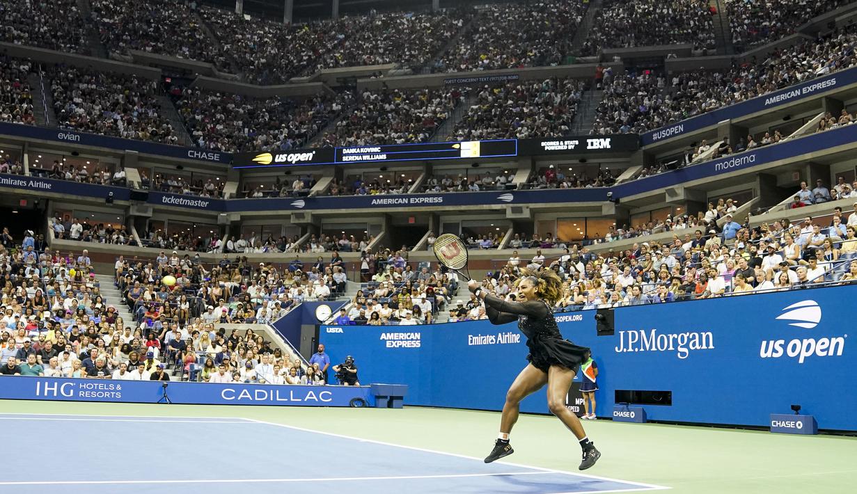 Petenis Amerika Serikat tersebut memulai set pertama dengan percaya diri berkat dukungan dari para penonton. (AP/John Minchillo)