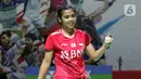 Pebulu tangkis tunggal putri Indonesia Gregoria Mariska Tunjung saat melawan Phittayaporn Chaiwan (Thailand) pada kualifikasi Indonesia Masters 2022 di Istora Senayan, Jakarta, Rabu (8/6/2022). Gregoria Mariska unggul dengan skor 21-14 dan 21-15. (Liputan6.com/Helmi Fithriansyah)