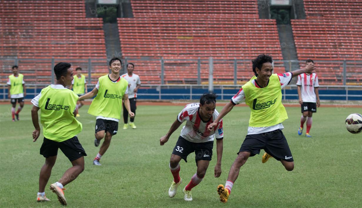Meski mayoritas pemain Persija sedang menjalankan ibadah puasa, namun mereka tetap tampak antusias menjalani latihan. (Bola.com/Vitalis Yogi Trisna)