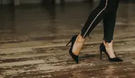 Cara Meredakan Kaki Pegal Setelah Seharian Pakai Heels