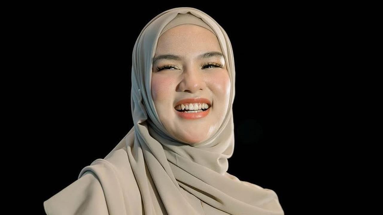 Fashionable dan Sopan, Ini 5 Inspirasi Outfit Davina Karamoy saat Pakai Gamis