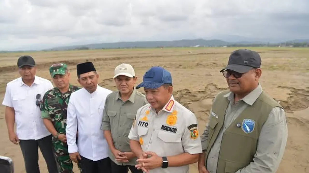 Ketua Satgas PRR Pascabencana Sumatera, Muhammad Tito Karnavian saat menjawab pertanyaan sejumlah wartawan. (Istimewa)