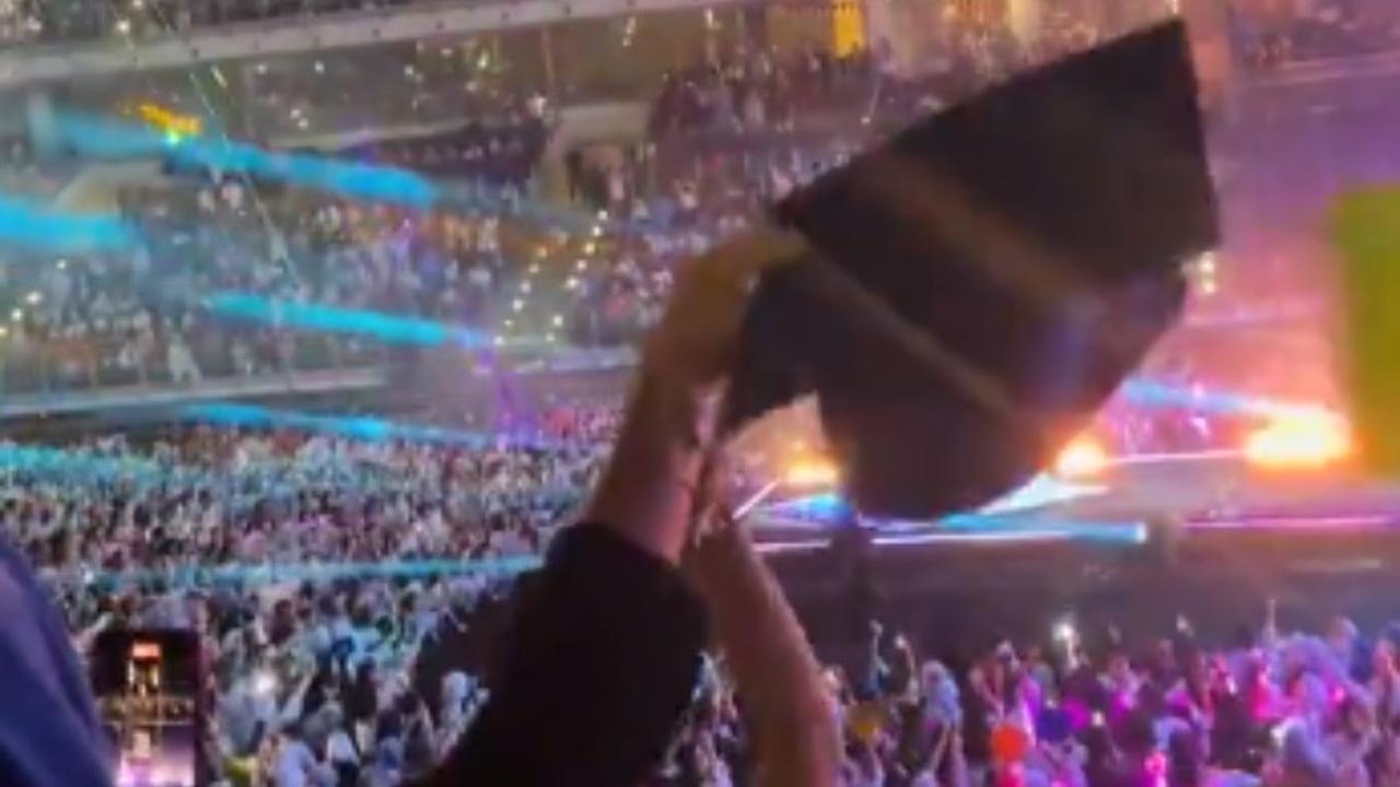 Konser Melly Goeslaw