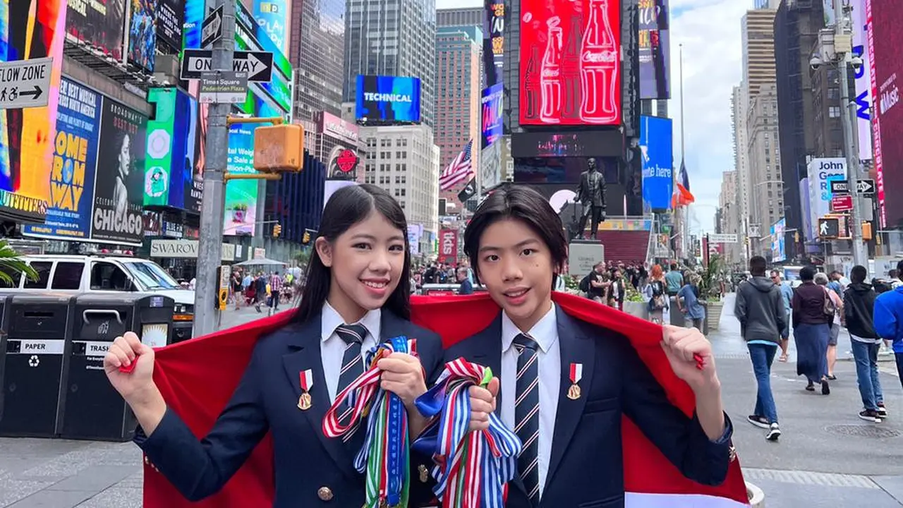 Mischka Aoki dan Devon Kei