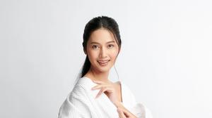 Skincare Malam 5 Menit, Cara Praktis Menjaga Kulit Tetap Kenyal saat Bangun Tidur