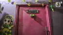 Hiasan bertema Ramadhan di pintu salah satu rumah di ‘Kampung Ramadhan' di Jalan Martapura, Kelurahan Kebon Melati, Kecamatan Tanah Abang, Jakarta, Rabu (28/4/2021). (merdeka.com/Iqbal S. Nugroho)