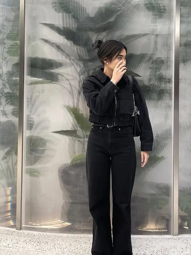 Gaya Padu Padan Jeans ala Marshella Aprilia
