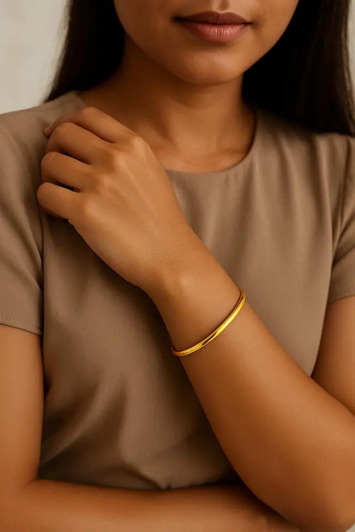 7 Rekomendasi Gelang Emas 24 Karat Tipis yang Elegan, Minimalis tapi Mewah