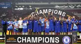 Pemain Chelsea mengangkat trofi juara Indonesia Super Cup 2026 setelah mengalahkan AC Milan dengan skor 3-0 pada laga pramusim di Stadion Utama Gelora Bung Karno (SUGBK), Jakarta, Sabtu (8/8/2026). Kemenangan The Blues dipastikan lewat dua gol Joao Pedro dan satu gol Moises Caicedo, sekaligus menghadirkan trofi perdana bagi pelatih Xabi Alonso sejak menangani Chelsea. (KapanLagi.com/Budy Santoso)
