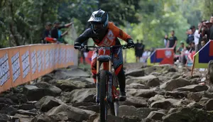 Diwarnai Aksi Ekstrem dan Kecepatan Tinggi, Lebih dari 200 Downhiller Bersaing Sengit di Lereng Ijen