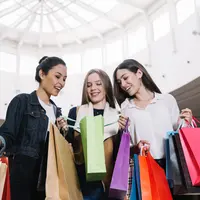 Ilustrasi Perempuan Shopping/https://www.freepik.com/freepik&nbsp;