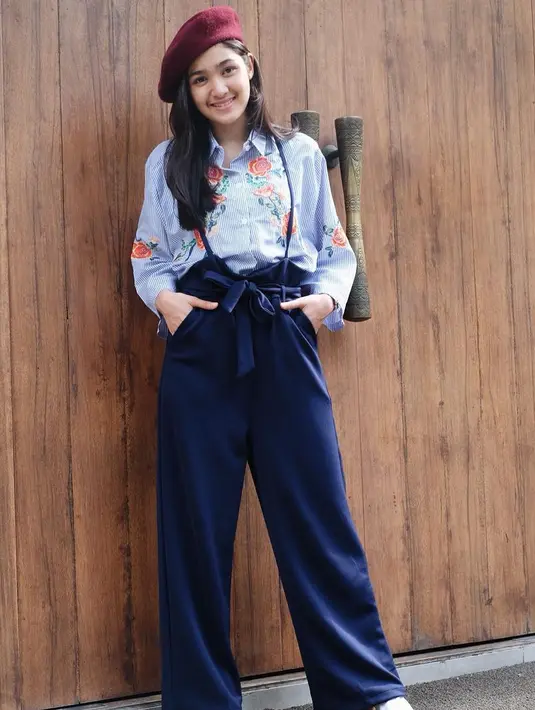 Cut Syifa, memang tak pernah gagal dalam urusan fashion. Gaya busana wanita yang satu ini sangat unik dan cocok banget untuk ditiru. (Instagram/cutsyifaa)