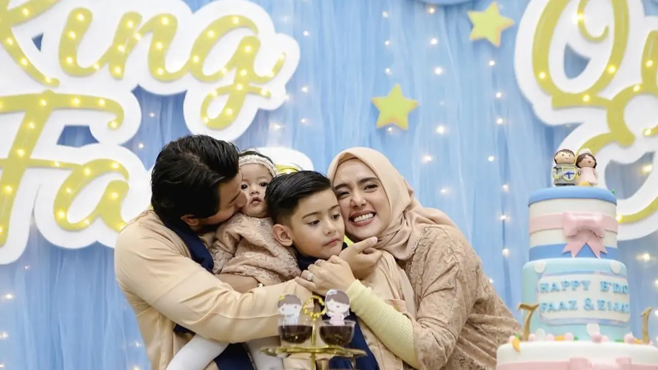 Potret Kemesraan Fairuz A Rafiq dan Sony Septian dengan Keluarga Kecilnya
