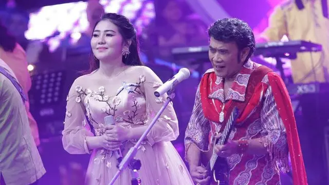 7 Potret Kebersamaan Rhoma Irama dengan Via Vallen yang Jadi Teman Duet