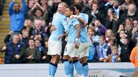 Skuad Manchester City merayakan gol pertama Erling Haaland ke gawang Everton di pekan ke delapan Premier League 2025/2026 di Etihad Stadium, Sabtu (18/10/2025) malam WIB. (AP Photo/Dave Thompson)