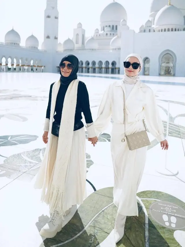 Potret Dinda Hauw Bersama Bunda