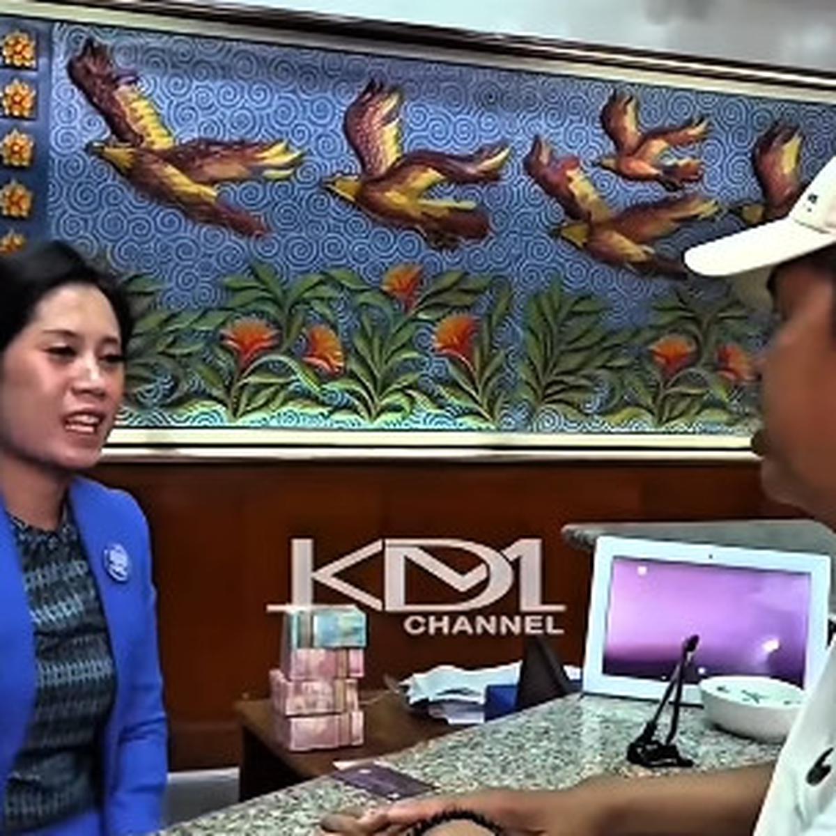 Dedi Mulyadi Serahkan Bonus