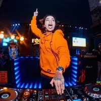 Seperti diketahui DJ, merupakan profesi yang dekat dengan dunia malam. [Foto: Instagram Sheila Marcia]