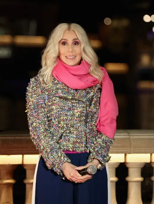 Dilansir dari AceShowbiz, ia pun menceritakan kesulitannya saat menjadi oposisi Donald Trump. (GABE GINSBERG  GETTY IMAGES NORTH AMERICA  AFP)