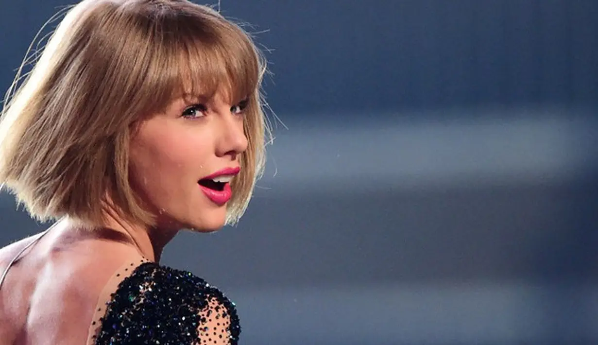 Album terbaru yang berjudul Reputation akan dirilis Taylor Swift pada 10 November 2017 mendatang. 100 orang yang beruntung telah terpilih akan mendapat kesempatan pertama mendengarkan lagu tersebut di pesta rahasia. (AFP/Robyn Beck)