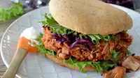 Ilustrasi burger vegan dari nangka. (dok. Unsplash.com/@nadineprimeau)
&nbsp;