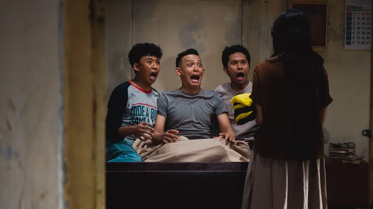 Salah satu adegan film Warung Pocong. (Foto: Dok. Entelekey Media Indonesia)