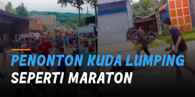 VIDEO: Seperti Lomba Lari Maraton, Penonton Atraksi Kuda Lumping Berlarian di Jalan