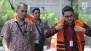 Gubernur Jambi nonaktif Zumi Zola Zulkifli mengenakan rompi oranye tiba untuk menjalani pemeriksaan lanjutan di KPK, Jakarta, Jumat (6/7). Zumi Zola diperiksa terkait dugaan suap pengesahan R-APBD Pemprov Jambi 2018. (Merdeka.com/Dwi Narwoko)