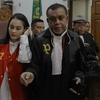 Perempuan yang bernama lengkap Jennifer Dunn ini terancam hukuman maksimal 20 tahun penjara dan minimal 5 tahun penjara serta denda sebesar Rp 1 miliar hingga Rp 10 miliar. (Liputan6.com/Faizal Fanani)