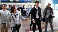 Son Heung-min tiba di Bandara Dubai, Senin (14/1/2019). (AFP/Karim Sahib)