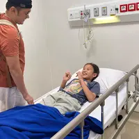 Zaskia Adya Mecca menceritakan anaknya yang harus operasi usus buntu. Dalam keterangan yang diunggah di akun instagramnya, Kala Madali Bramantyo sejak Selasa (29/8/2023) tidak masuk sekolah karena sakit. [Instagram/zaskiadyamecca]