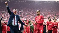 Perdana dalam 35 Tahun, Liverpool Akhirnya Angkat Trofi Liga Inggris di Hadapan Fans