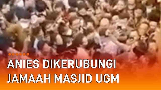 Gubernur DKI Jakarta Anies Baswedan hadir di Masjid UGM pada Kamis (7/4/2022) malam. Anies didapuk jadi pembicara dalam khotbah. Usai khotbah, jamaah mengerubungi Anies dan hendak menyapa langsung.