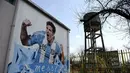 Mural Lionel Messi ini menjadi hiasan utama di dinding sekolah dasar Messi ini. (AFP Photo/Hector Rio)