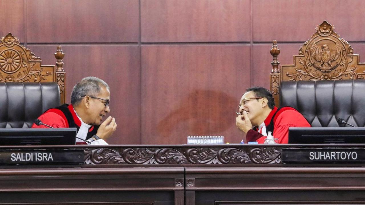 Di sini, Suhartoyo lantas menegur Hasyim yang berbicara agak lambat. Dia meminta Hasyim semangat.<br>