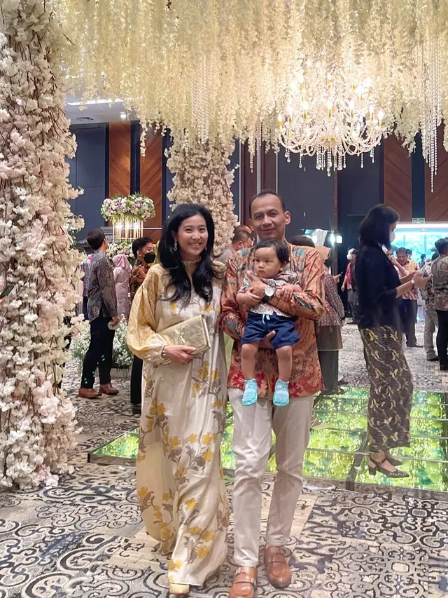 [Fimela] Penuh Kehangatan, Ini 6 Potret Kebersamaan Olivia Zalianty dengan Sang Buah Hati