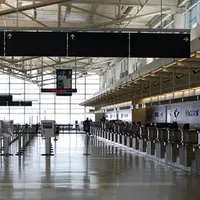 Akibat meningkatnya debu vulkanik Gunung Raung, lima bandara ditutup.