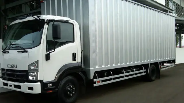 Isuzu Jual 28.278 Unit Mobil Niaga Sepanjang 2014