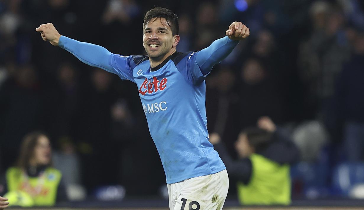 Memasuki menit-menit akhir babak kedua, Napoli berhasil mencetak gol kedua melalui Giovanni Simeone pada menit ke-86. Tembakan kaki kirinya bersarang mulus tanpa bisa dijangkau kiper AS Roma, Rui Patricio. (LaPresse via AP Photo/Alessandro Garofalo)